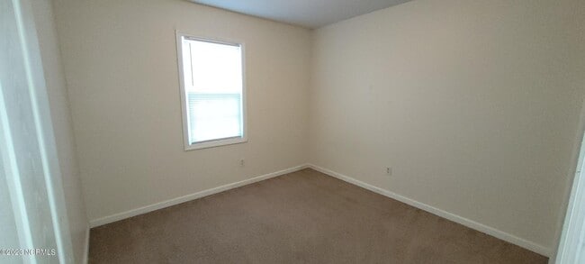 Building Photo - 139 Daphne Dr