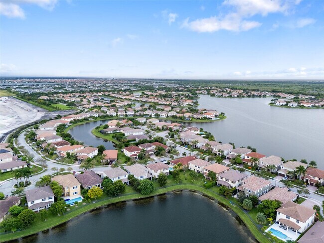 Building Photo - 9741 S Miralago Way