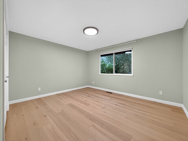 Building Photo - 16711 NE 18th St