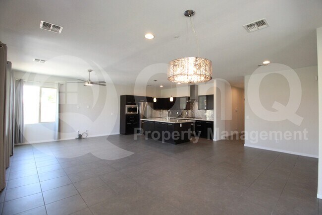 Building Photo - 3498 E Ravenswood Dr
