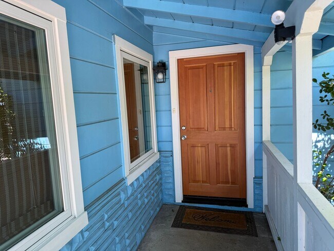 Building Photo - Pleasant Living in Pleasant Hill