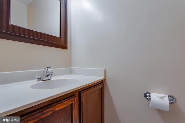 Building Photo - 4428 Holly Ave