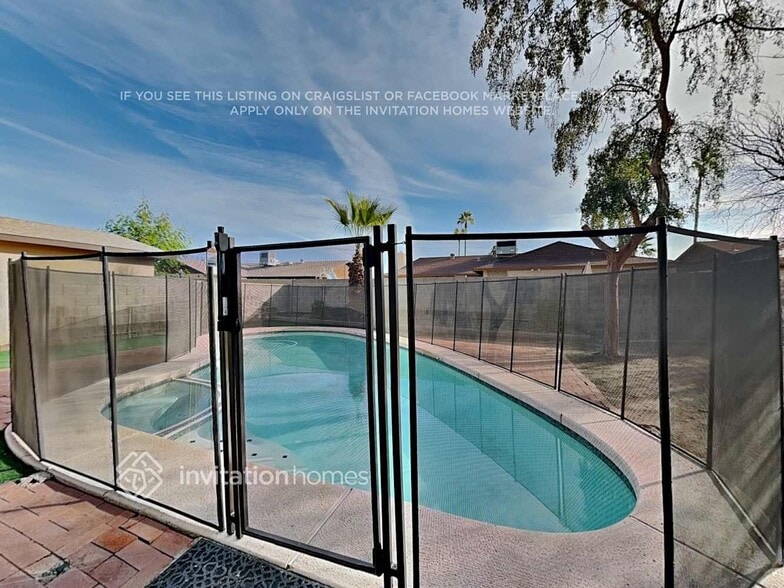 Building Photo - 11033 N 57th Dr