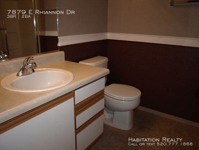 Building Photo - 3 Bedroom Home in Pantano Heights w/ Pool