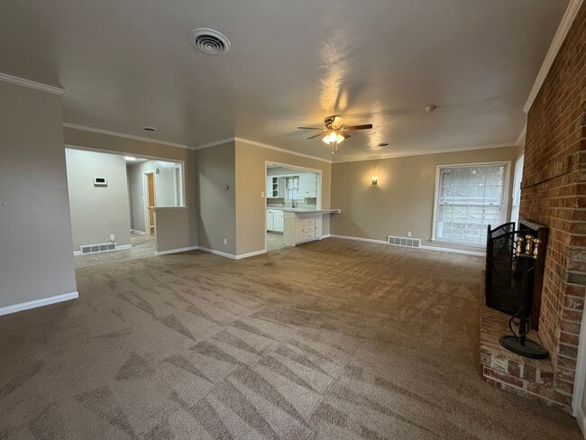 Building Photo - AVAILABLE NOW 2 BEDROOM 2 BATH DUPLEX IN TCU AREA