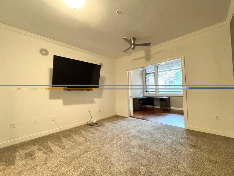 Building Photo - 2929 McGee Trfy
