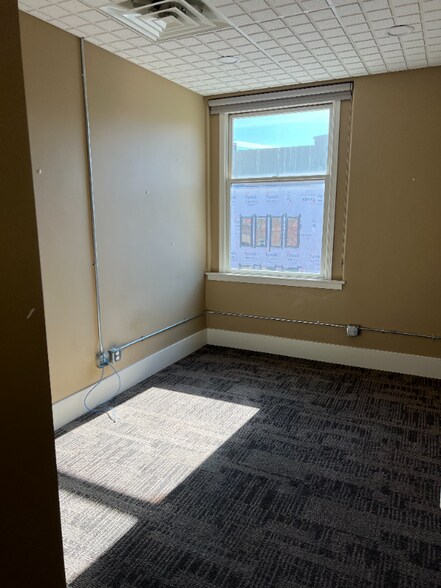 Building Photo - 12 2nd St NE