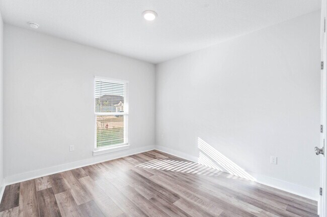 Building Photo - 127 Hobson Ave