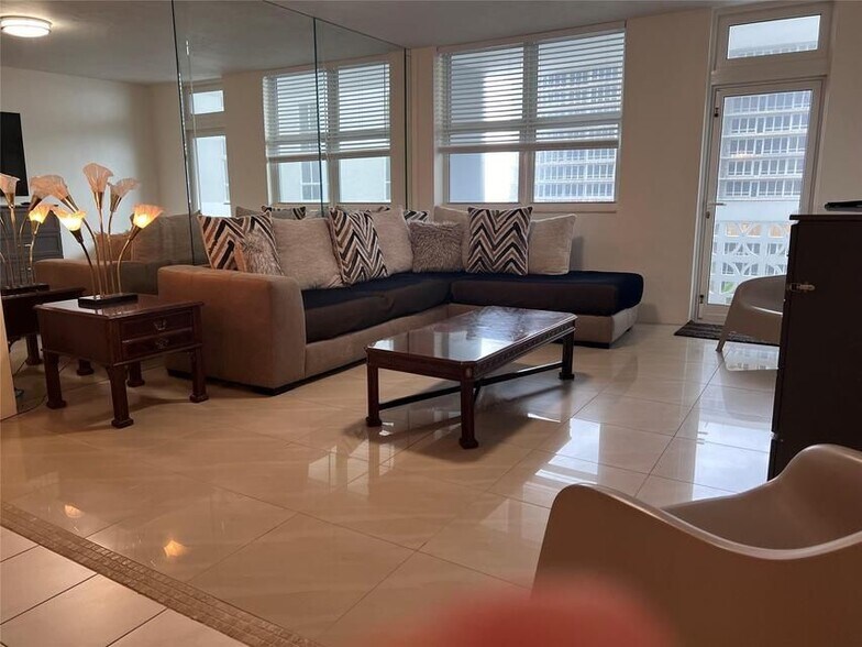 Building Photo - 4250 Galt Ocean Dr