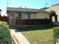 Building Photo - Single family 2 bedroom 1 bath, washer/dryer in unit