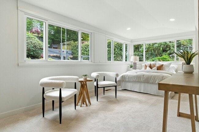 Building Photo - 5020 Golden Gate Ave