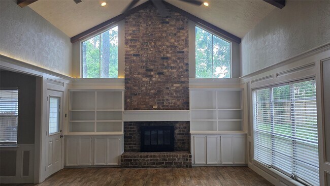 Building Photo - 3303 Candleway Dr