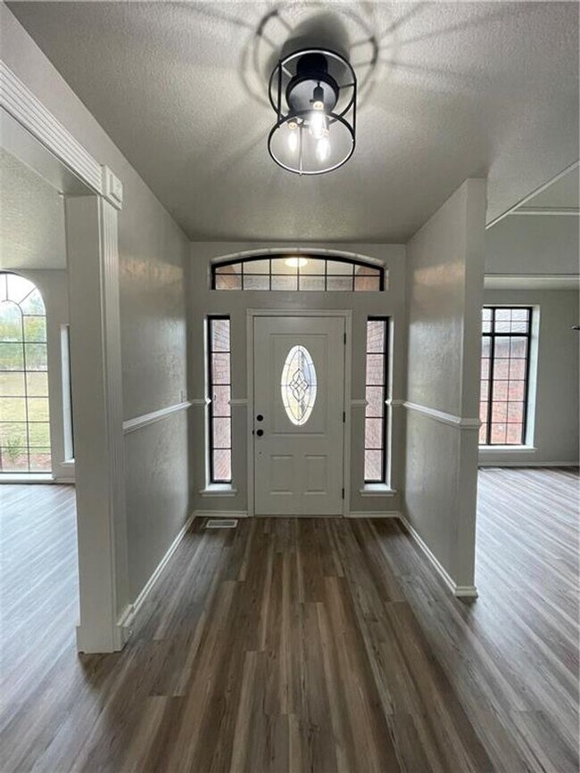 Building Photo - Large Private Oasis FOR RENT in Tuttle!