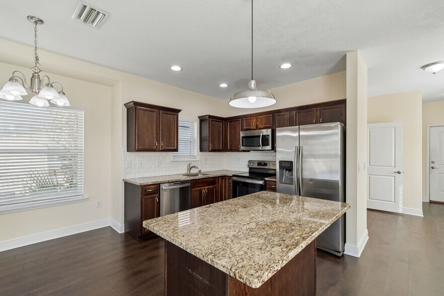 Building Photo - 2322 W Chestnut St