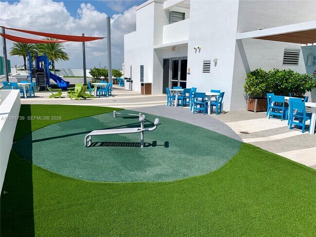 Building Photo - 16385 Biscayne Blvd