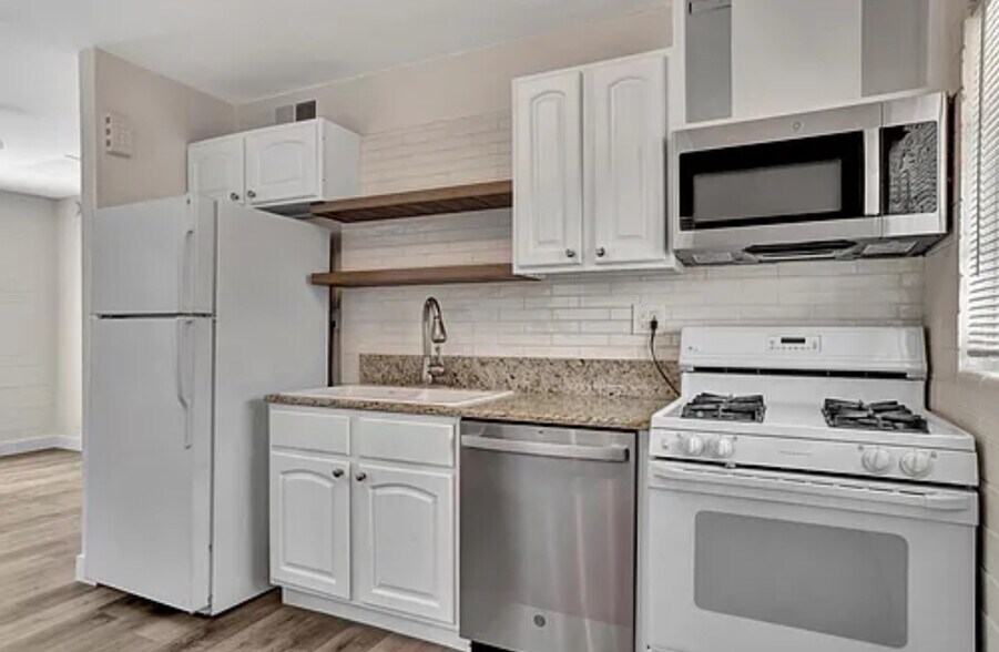 Building Photo - 2715 E Oak St