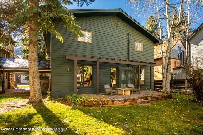 Building Photo - 114 E Bleeker St