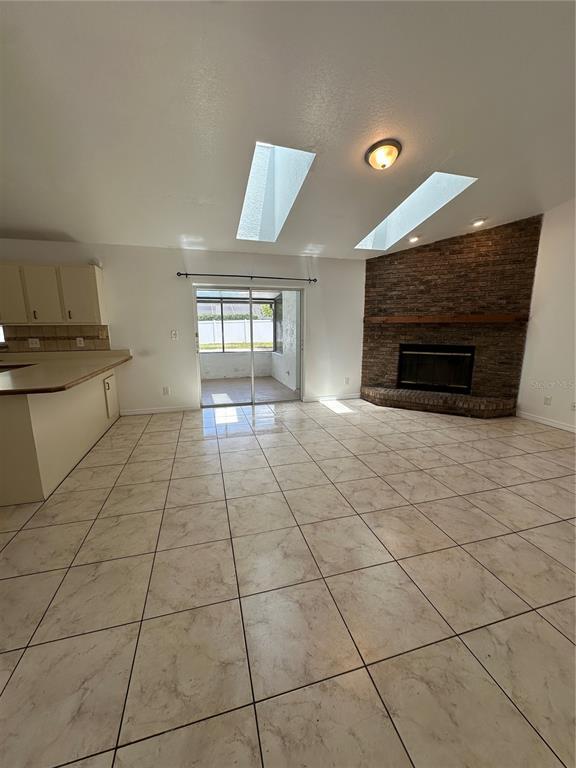 Building Photo - 5525 SE 43rd Ct