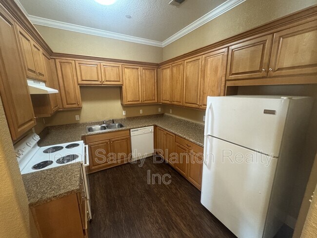 Primary Photo - 7071 Lake Joanne Dr