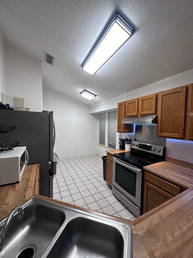 Building Photo - 7342 Sunscape Way