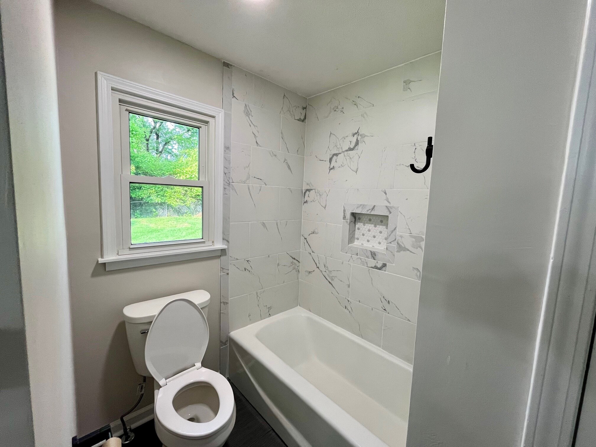 Hall Bathroom - 2707 Granbrook Dr
