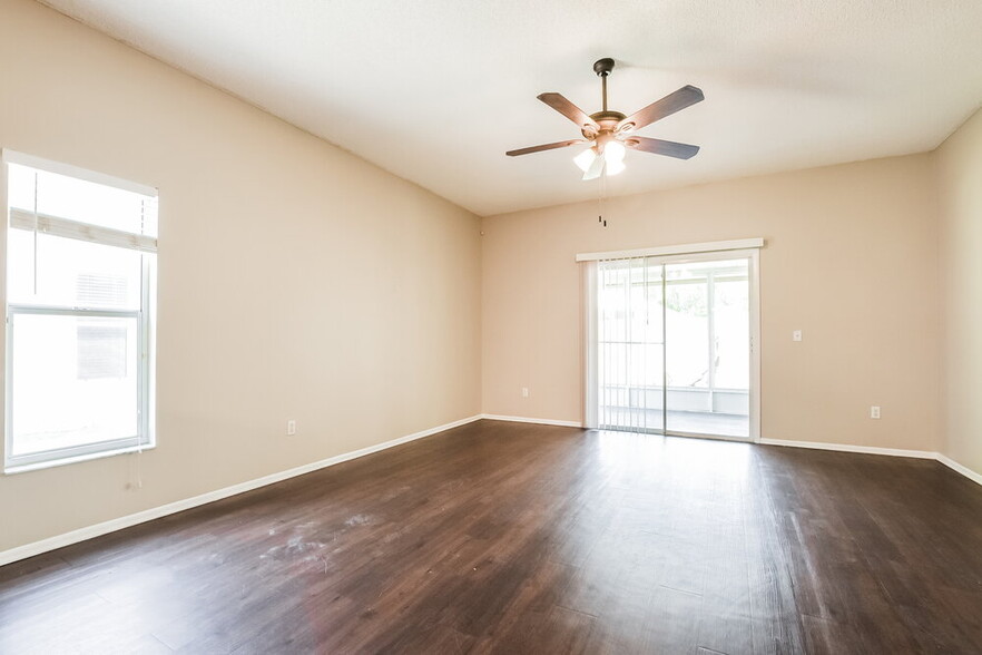 Building Photo - 83 Knights Hollow Dr