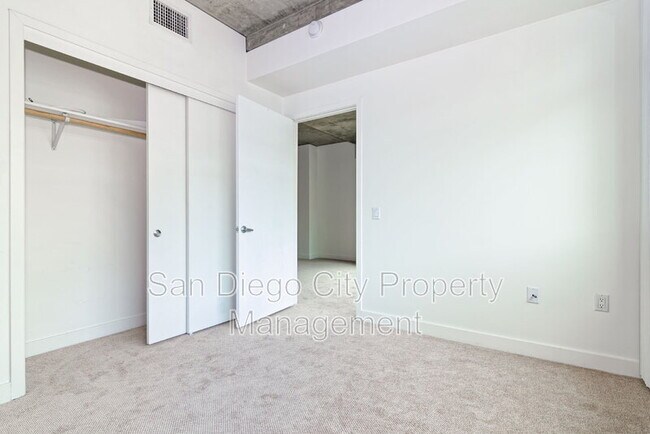 Building Photo - 801 Ash St