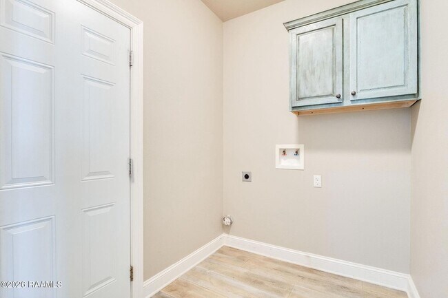 Building Photo - 205 Quiet Bluff Dr
