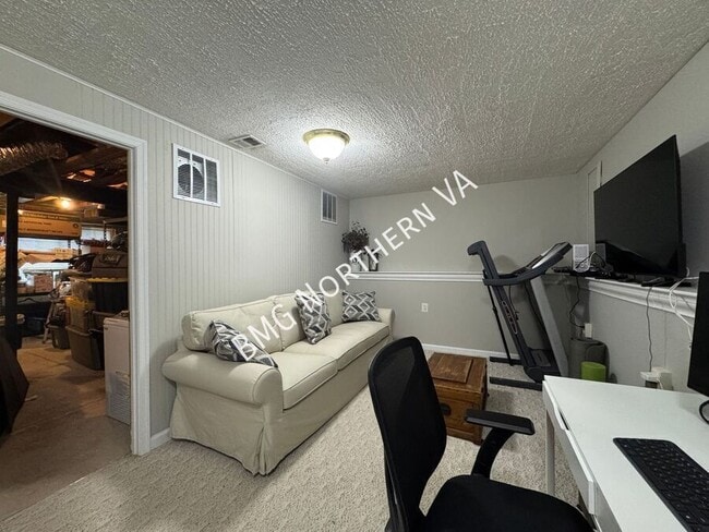 Building Photo - 301 Bridle Crest Square NE