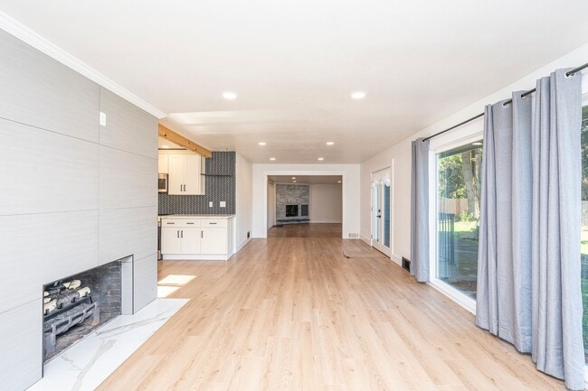 Building Photo - Lakewood Rambler 3 bedroom + Bonus