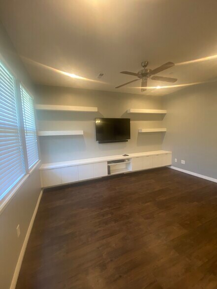 Building Photo - 1582 W 10 S