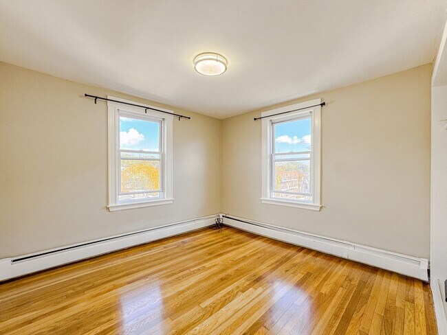 Building Photo - 19 Town Hill St