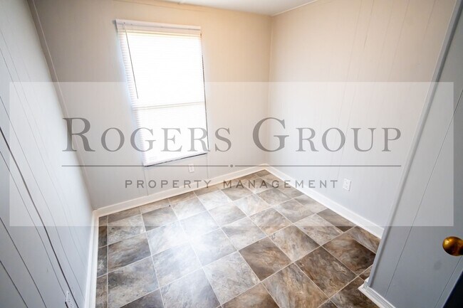 Building Photo - 385 Julian Smith Rd