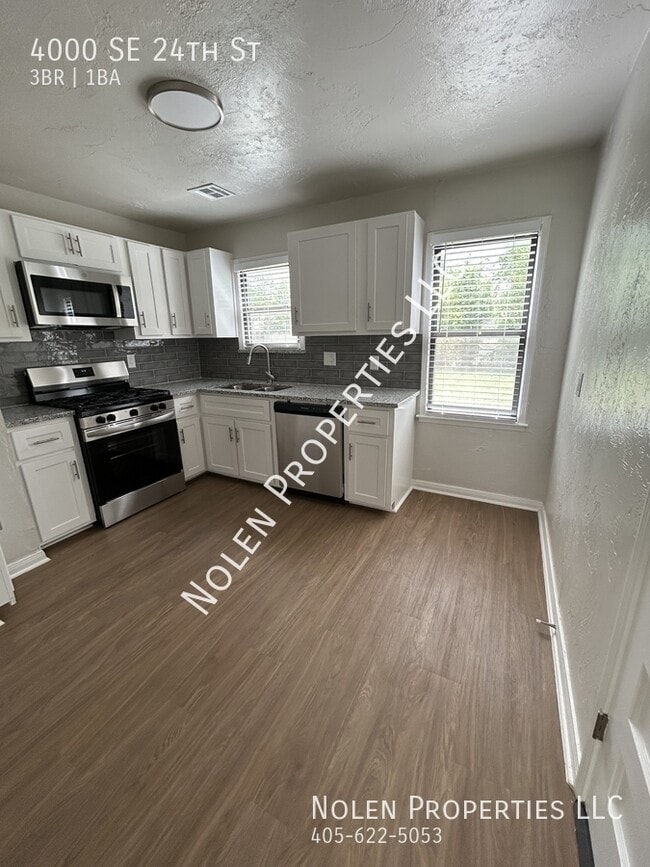 Building Photo - 4000 SE 24th St