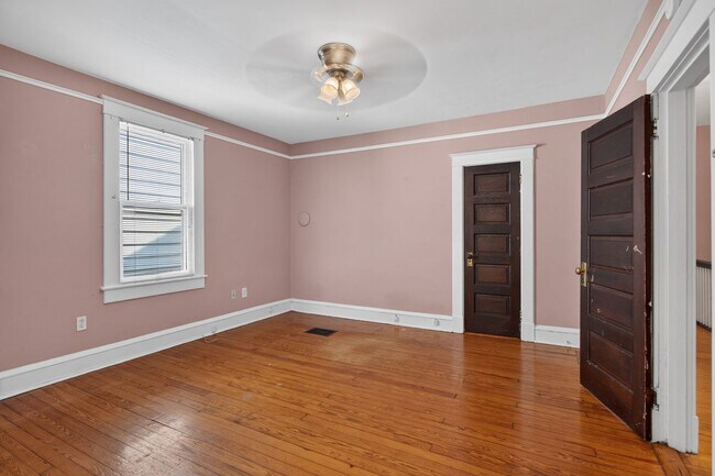 Building Photo - 325 50th St