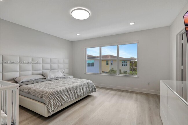 Building Photo - 1171 Veleiros Blvd