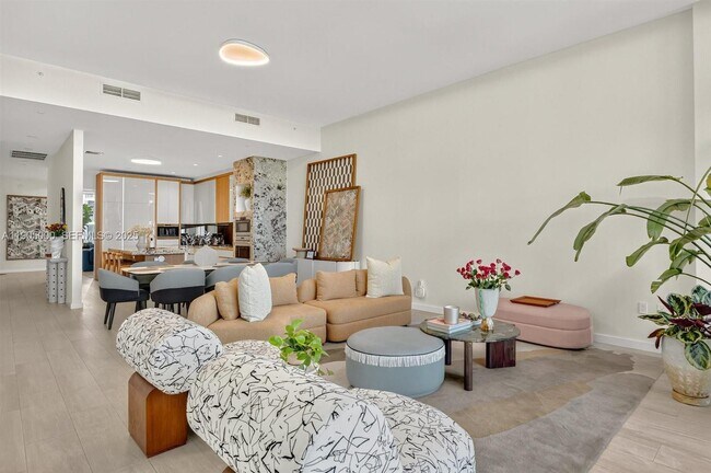 Building Photo - 2821 S Bayshore Dr