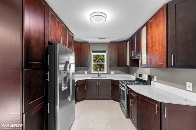 Building Photo - 8281 Meadow Ave