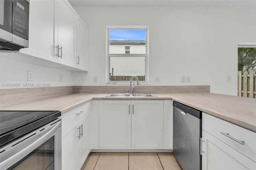 Building Photo - 1791 SE 27th Ter