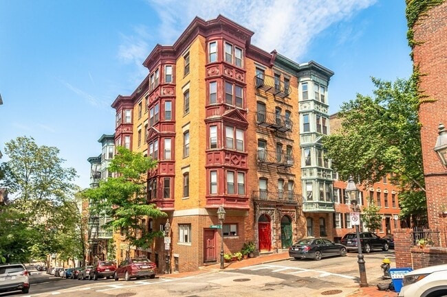 Building Photo - 37 Revere St