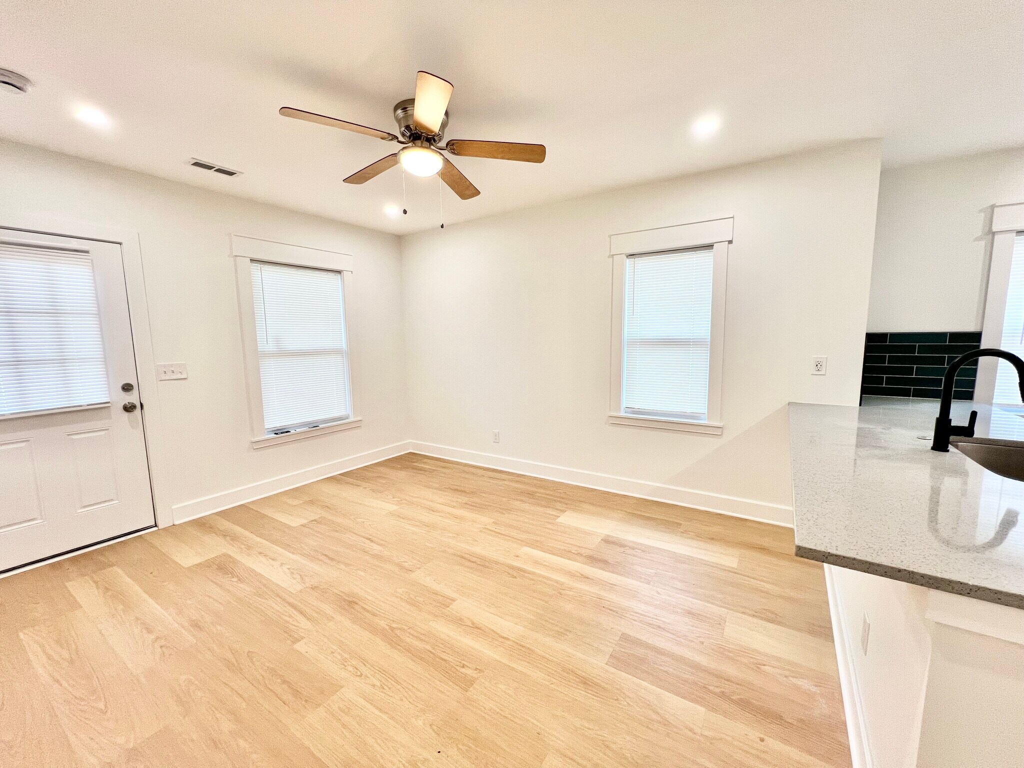 Living room - 2043 Adams St