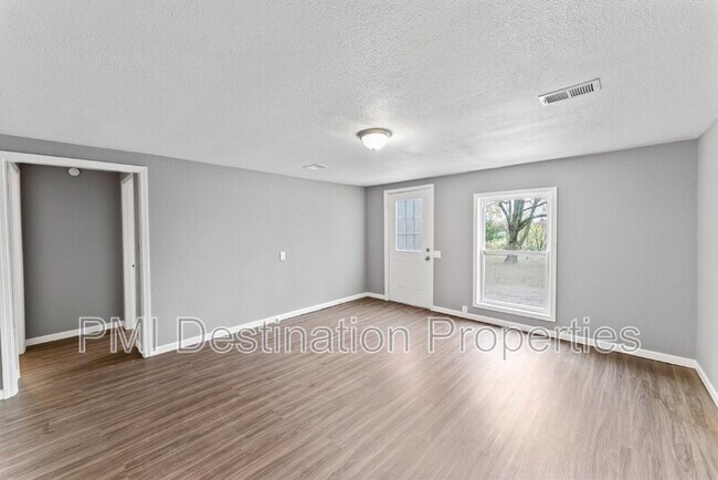 Building Photo - 15508 Loring Rd