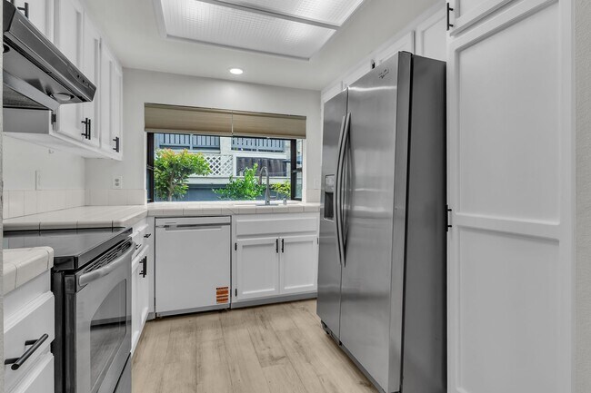 Building Photo - 3097 W Cheryllyn Ln