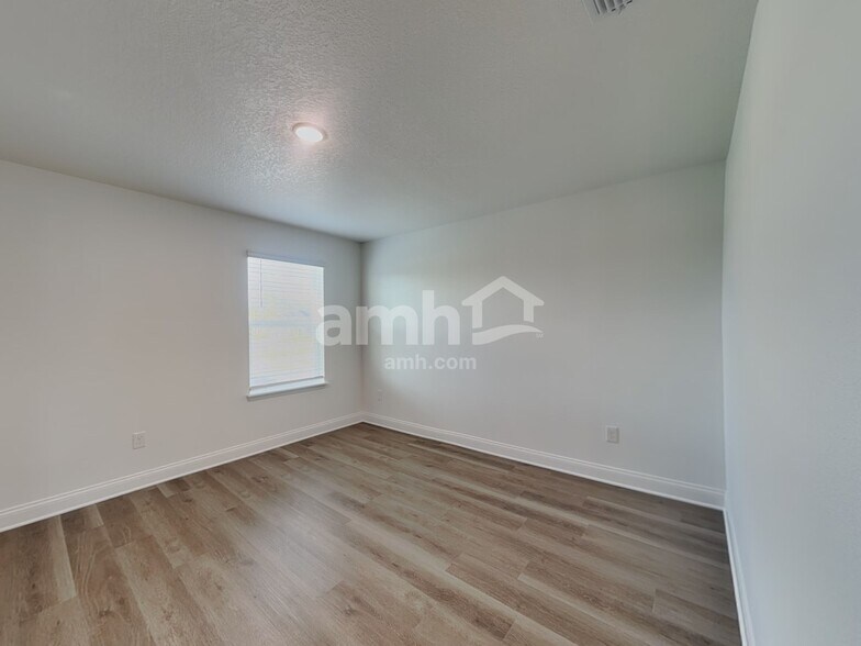 Building Photo - 2610 Feather Crst Dr