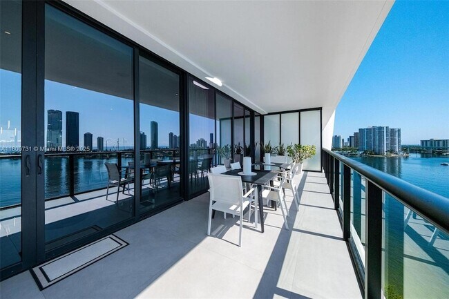 Building Photo - 5500 Island Estates Dr