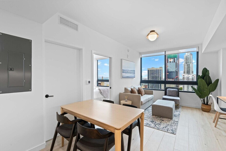 Building Photo - 225 N Miami Ave