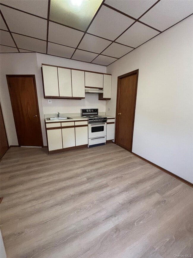 Building Photo - 55-12 Van Cleef St