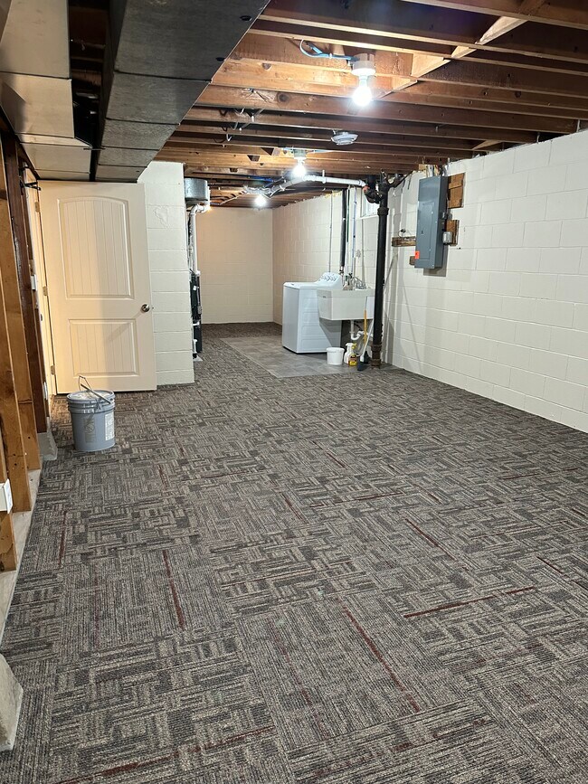 Building Photo - 831 25th Ave N