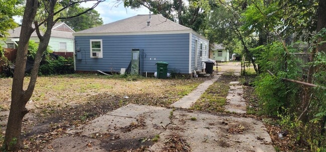 Building Photo - 6719 Narcissus St