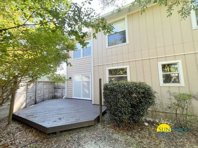 Building Photo - Stunning 3 Bedroom Home in desirable Crosswinds Landing of Fort Walton!